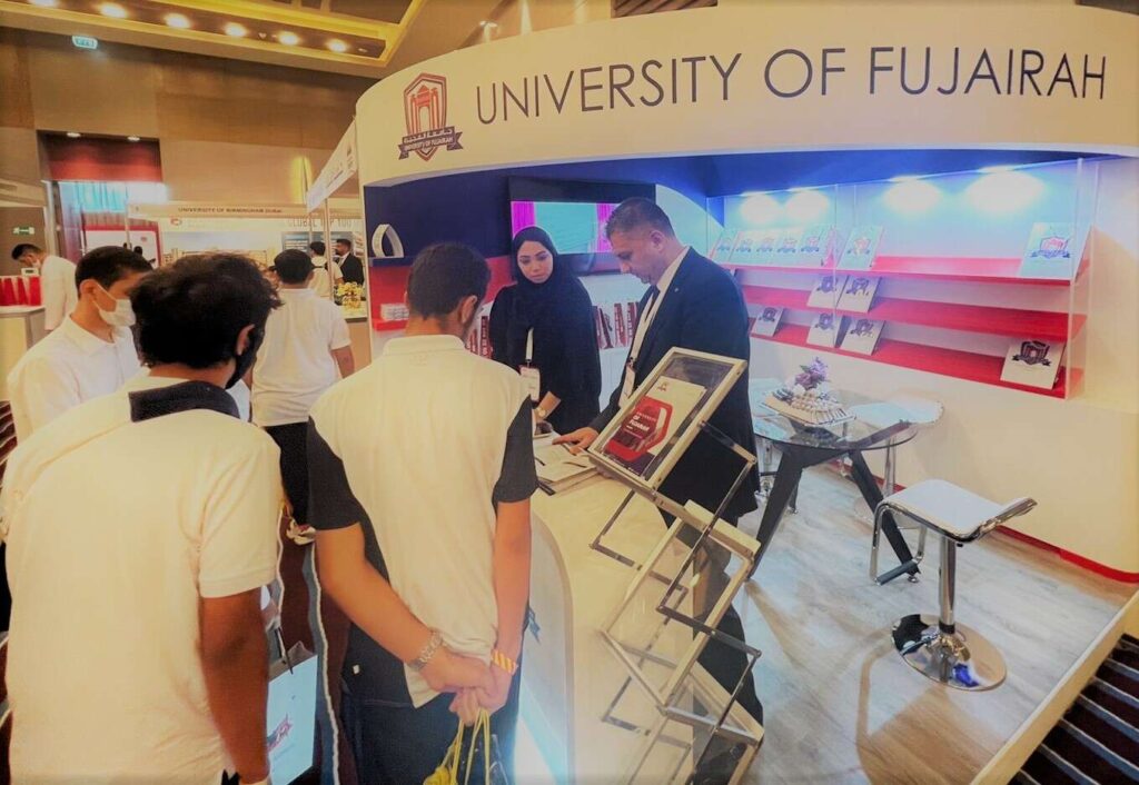 جامعة الفجيرة تشارك في معرض الخليج للتعليم والتدريب