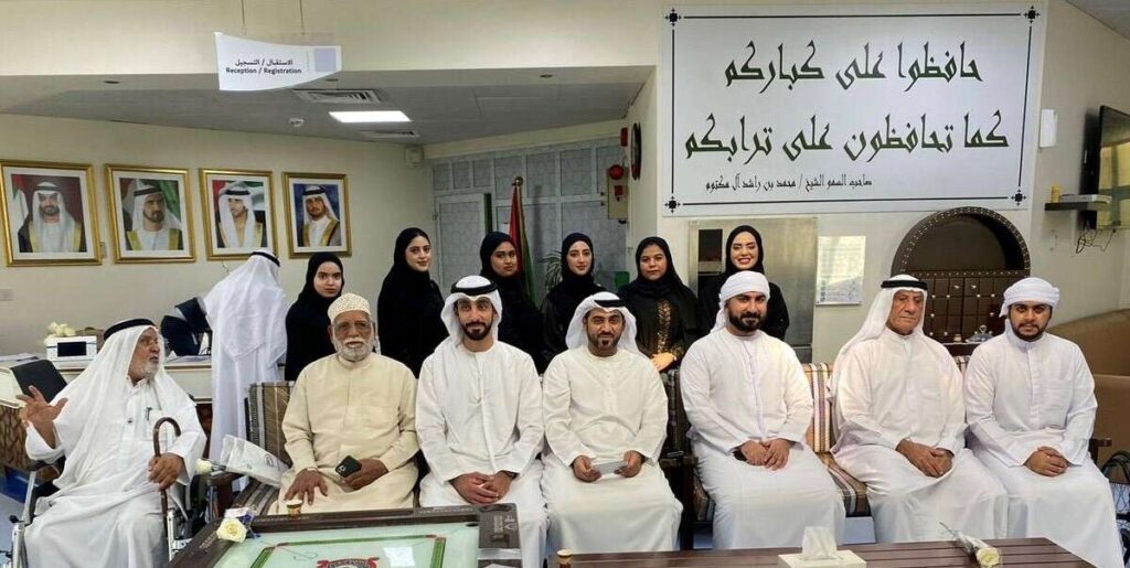 طلبة حقوق الإنسان يزورون مركز سعادة كبار المسنين في دبي