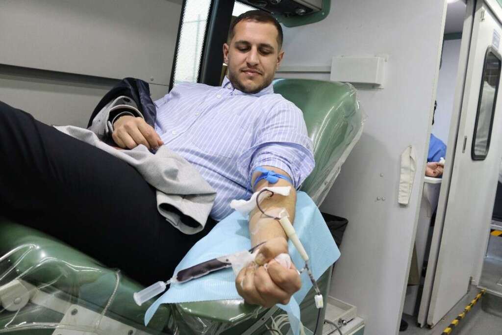 جامعة الفجيرة تنظم حملة للتبرع بالدم بالتعاون مع مستشفى الفجيرة